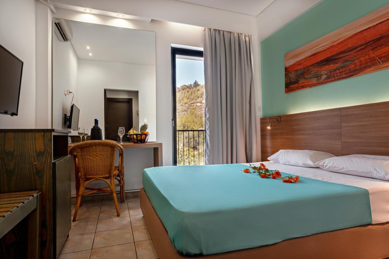 Hotel Pavlou Poros Town Eksteriør billede