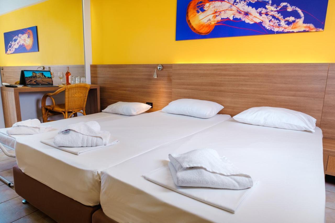 Hotel Pavlou Poros Town Eksteriør billede